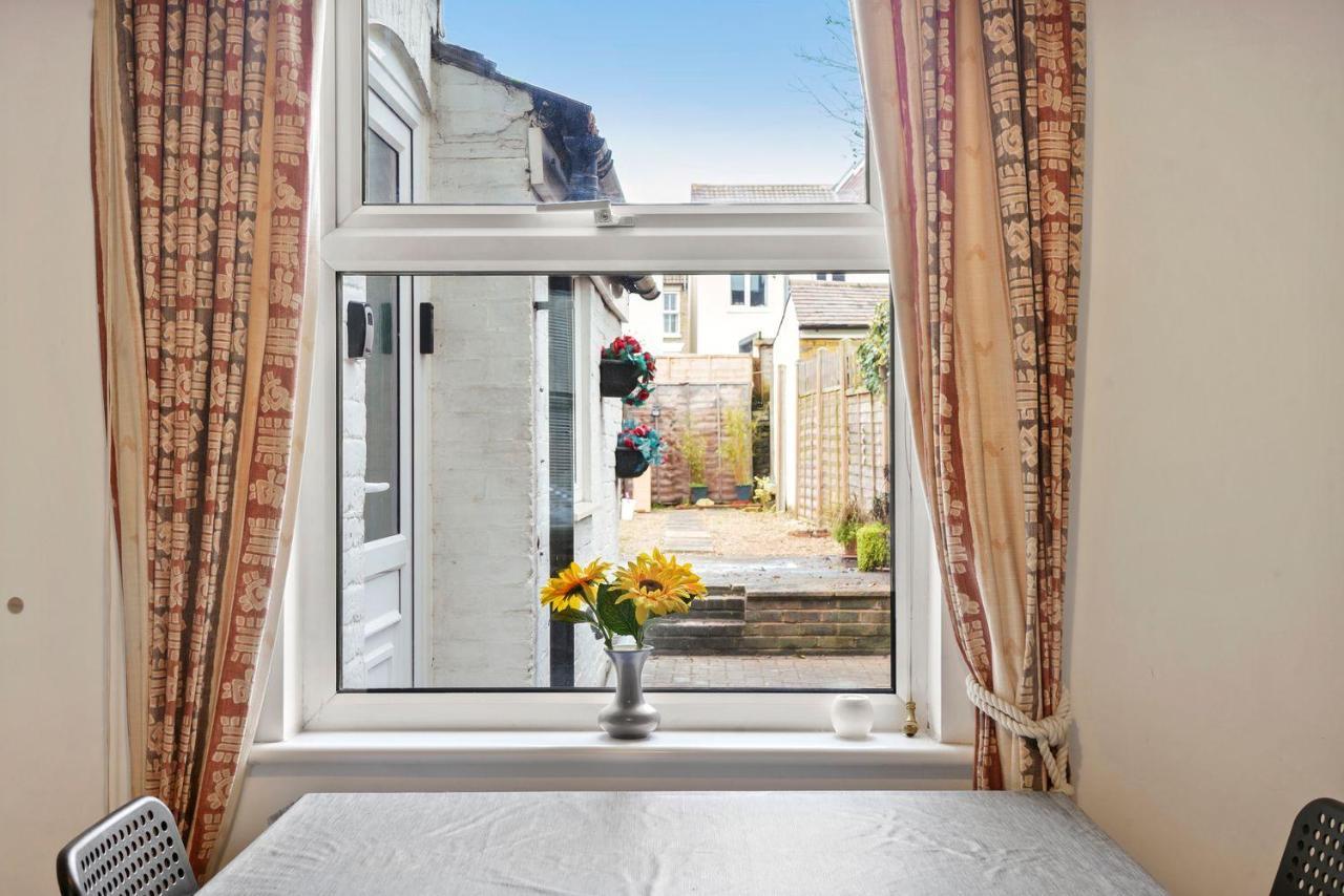 Comfortable 2 Bedroom Property, Maidstone Exterior photo